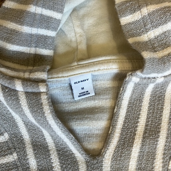 Old Navy V-neck Hooded Shirt gray/white size Medium - Picture 2 of 3